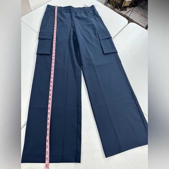 Beyond Yoga City Chic Wide Leg Cargo Pants Navy JetStretch Athleisure NWT XS - Picture 5 of 13